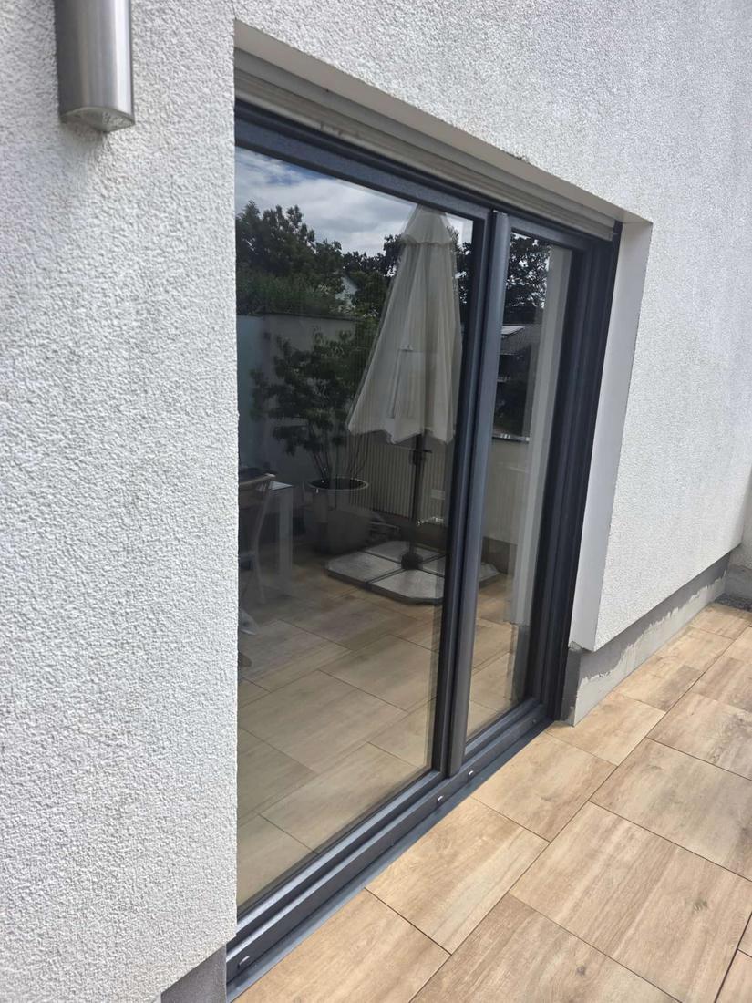 Hebe-Schiebetür in Anthrazit — live im neuen Showroom in Wetter (Ruhr)
